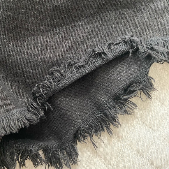 Levi’s Black Denim Shorts - Picture 2 of 4